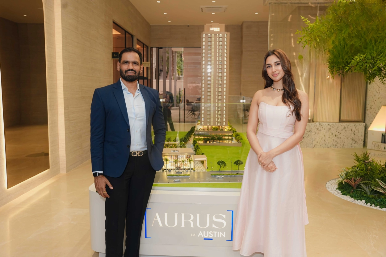 Nikita Dutta with Mr. Raju Bhise, Chief Managing Director of Austin Realty, at Aurus by Austin